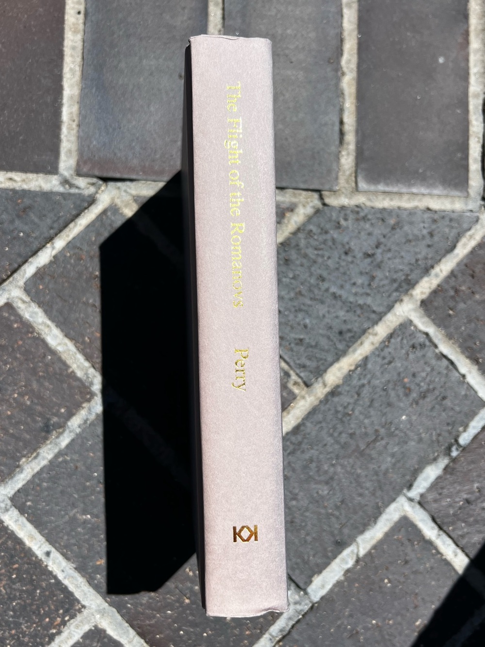 Hardcover Book The Flight of the Romanovs: A Family Saga by John Curtis Perry